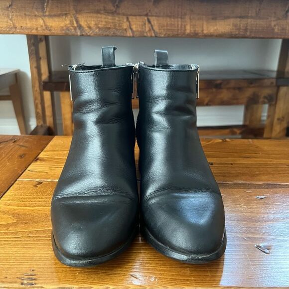 Steve Madden Black Leather Silver Side Zippers Ankle Booties Boots - Picture 2 of 10